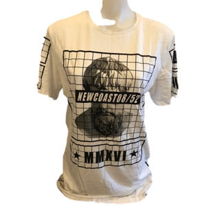 𝅺NWOT Men’s Divided White Crew Neck Short Sleeve T Shirt size Medium